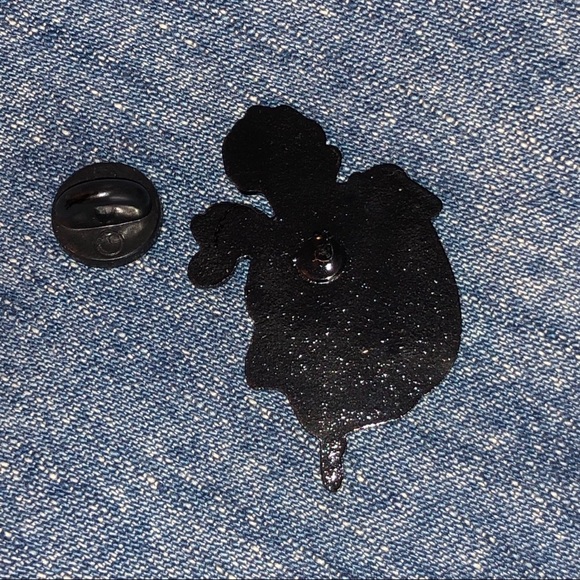 🥀💀 Skull & Roses Pin💀🥀 - Picture 4 of 9